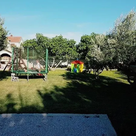 In Privlaka Mit Grill, Garten Und Terrasse Apartamento *