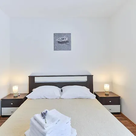 Apartamento In Privlaka Mit Grill, Garten Und Terrasse