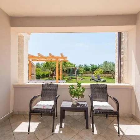 In Privlaka Mit Grill, Garten Und Terrasse Апартаменты