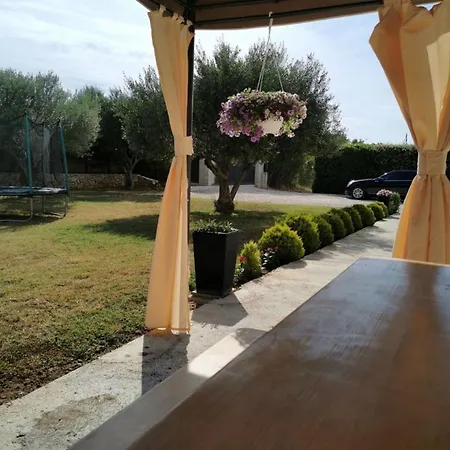 In Privlaka Mit Grill, Garten Und Terrasse