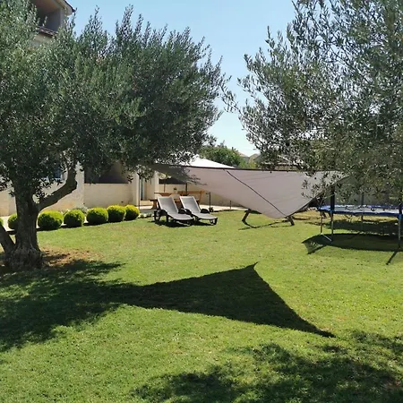 In Privlaka Mit Grill, Garten Und Terrasse